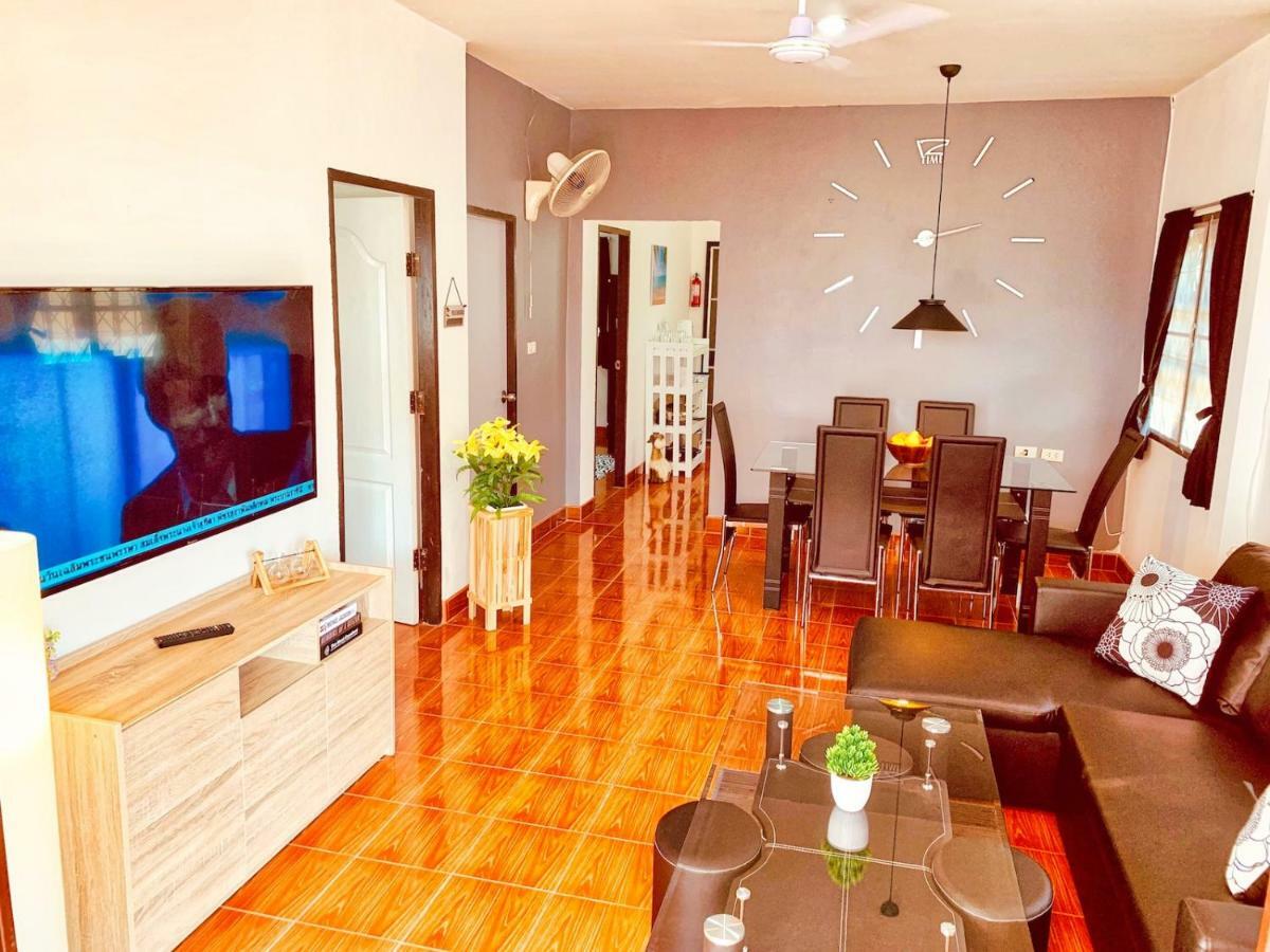 Thai Orange Villa *